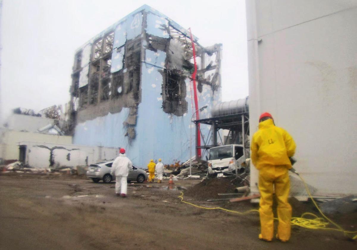 Fukushima Live Reactor Robot Cam goes underneath a REAL EYE OPENER